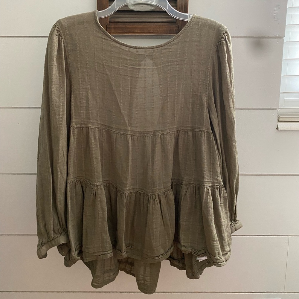 long sleeved american eagle shirt!